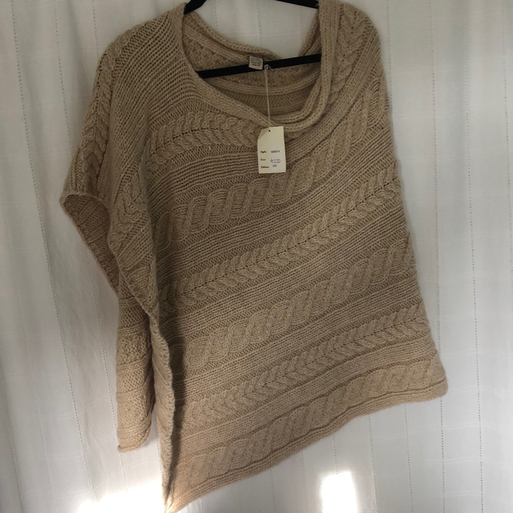 ‼️bundle deal‼️ NWT New Scotland knit poncho